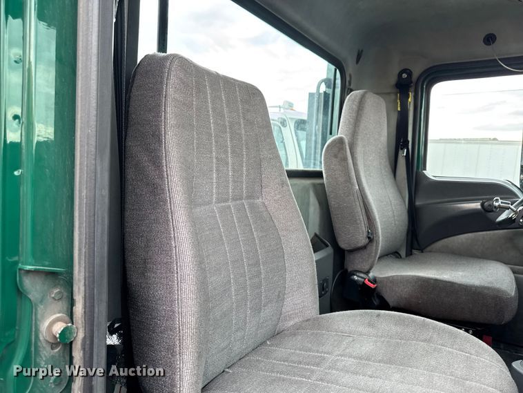 image for item YA3115 2016 Mack CXU613 semi truck