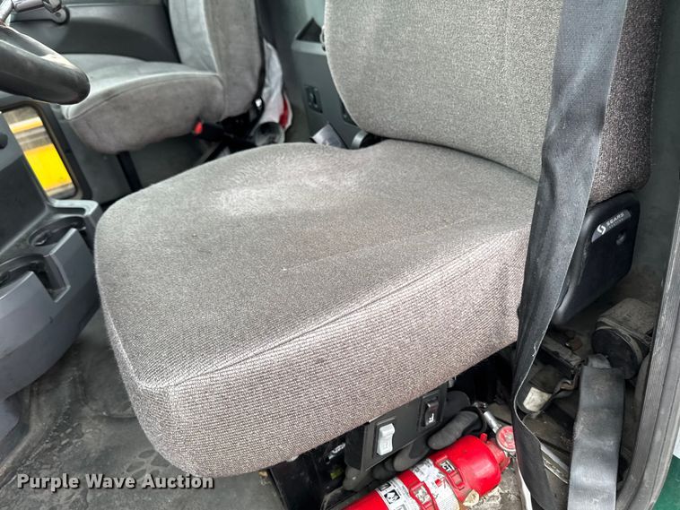 image for item YA3115 2016 Mack CXU613 semi truck