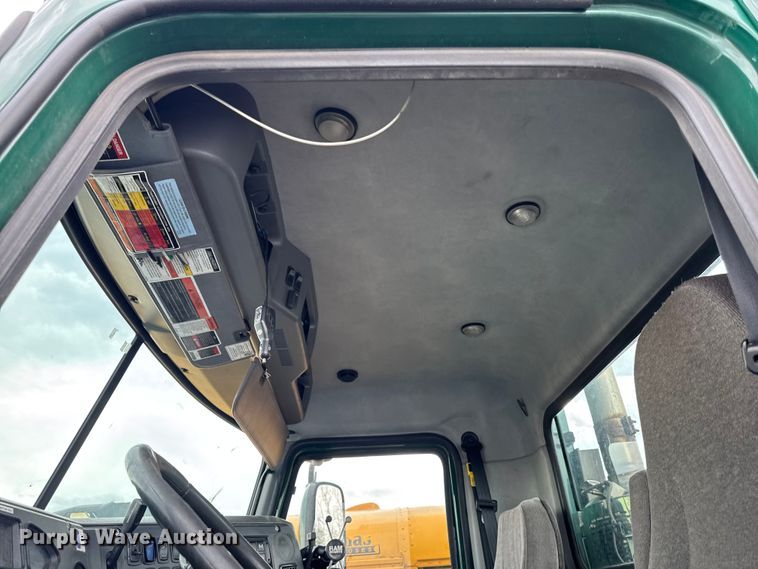 image for item YA3115 2016 Mack CXU613 semi truck