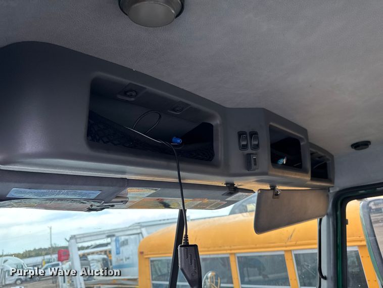 image for item YA3115 2016 Mack CXU613 semi truck