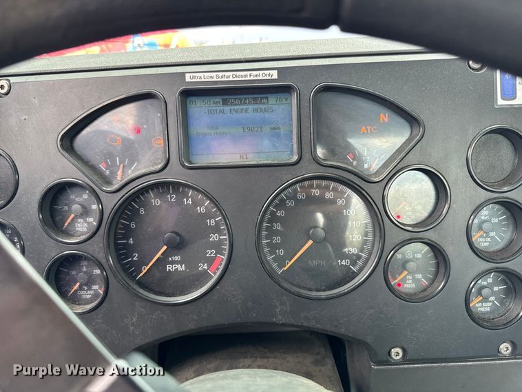 image for item YA3115 2016 Mack CXU613 semi truck