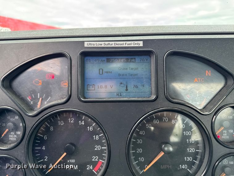 image for item YA3115 2016 Mack CXU613 semi truck