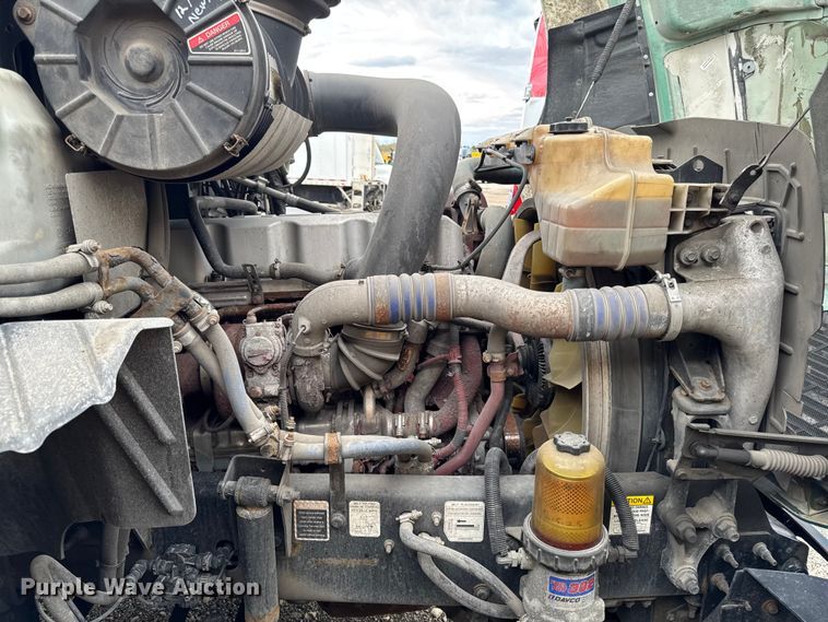 image for item YA3115 2016 Mack CXU613 semi truck