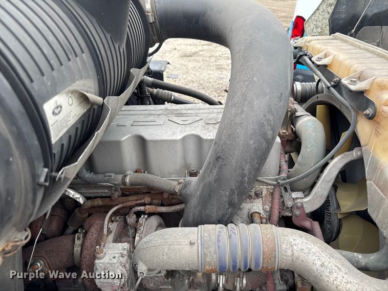 image for item YA3115 2016 Mack CXU613 semi truck