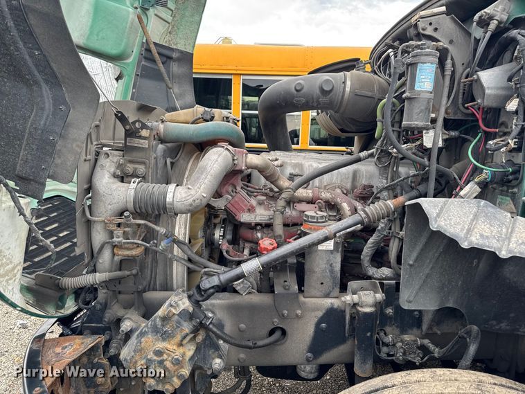 image for item YA3115 2016 Mack CXU613 semi truck