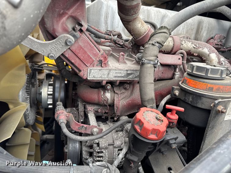 image for item YA3115 2016 Mack CXU613 semi truck