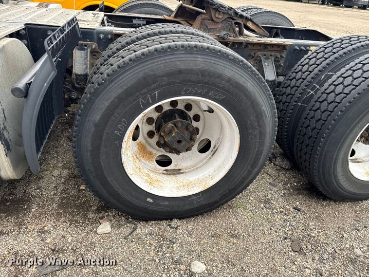 image for item YA3115 2016 Mack CXU613 semi truck