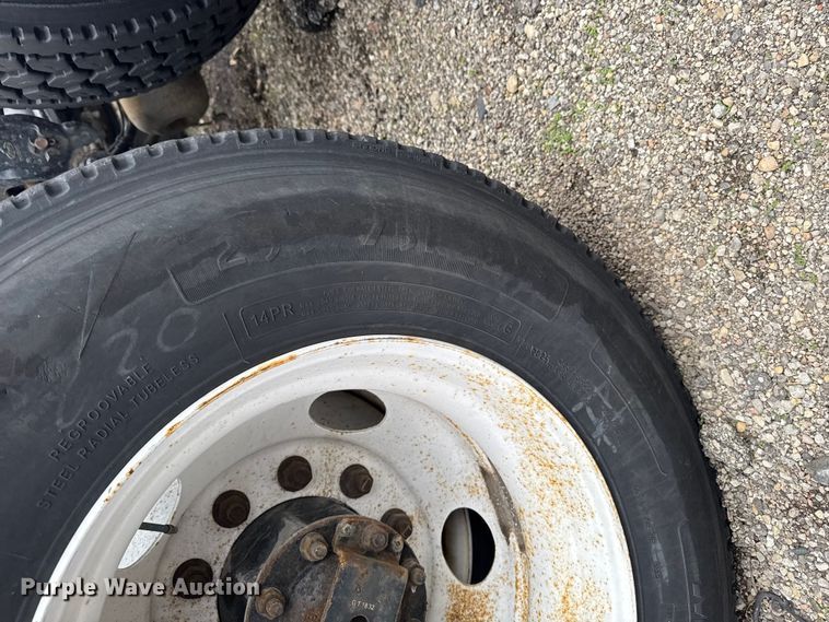 image for item YA3115 2016 Mack CXU613 semi truck