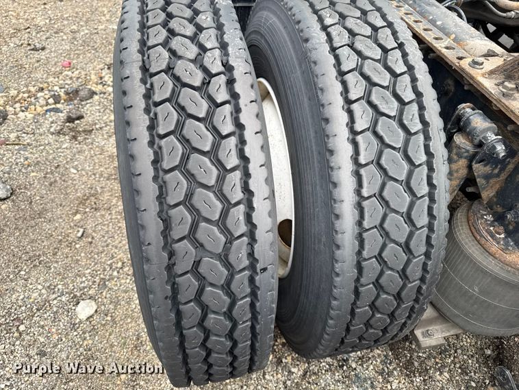 image for item YA3115 2016 Mack CXU613 semi truck