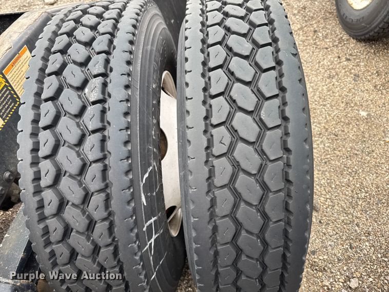 image for item YA3115 2016 Mack CXU613 semi truck