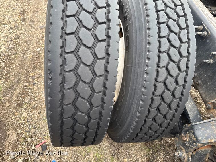 image for item YA3115 2016 Mack CXU613 semi truck