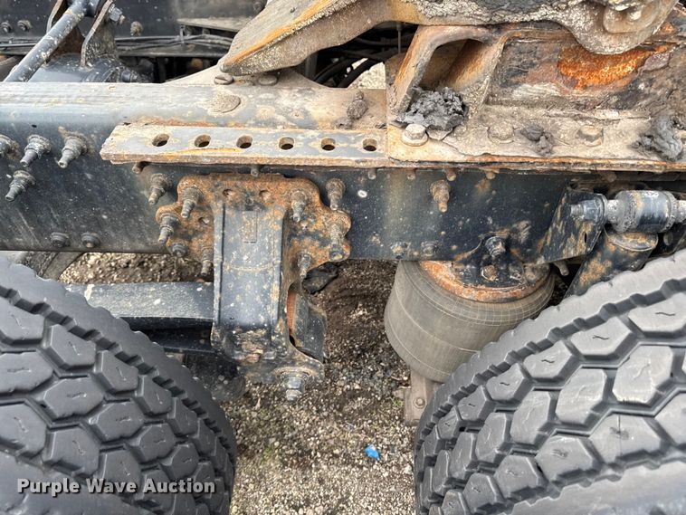 image for item YA3115 2016 Mack CXU613 semi truck