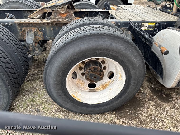 image for item YA3115 2016 Mack CXU613 semi truck