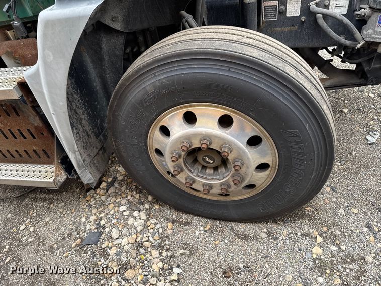 image for item YA3115 2016 Mack CXU613 semi truck