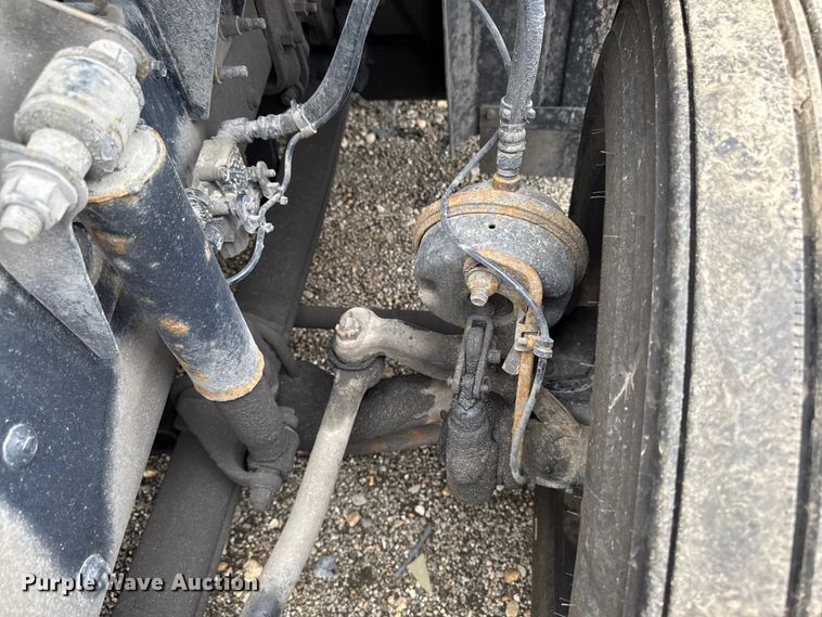 image for item YA3115 2016 Mack CXU613 semi truck