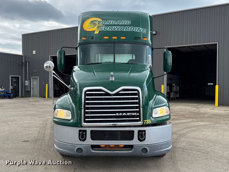 image for item YA3116 2016 Mack CXU613 semi truck