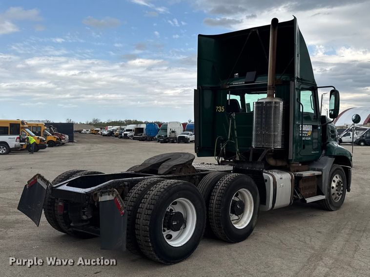 image for item YA3116 2016 Mack CXU613 semi truck