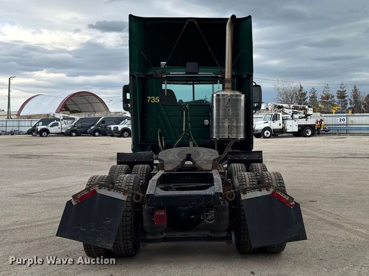 image for item YA3116 2016 Mack CXU613 semi truck