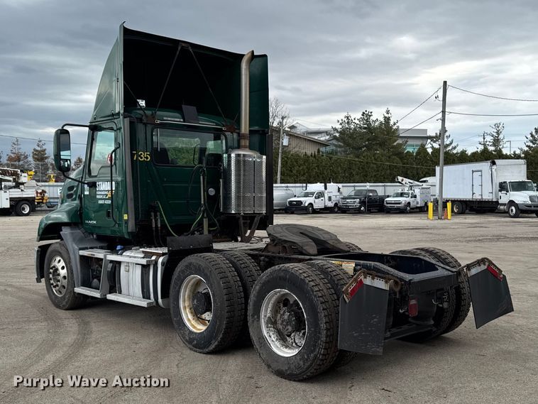 image for item YA3116 2016 Mack CXU613 semi truck