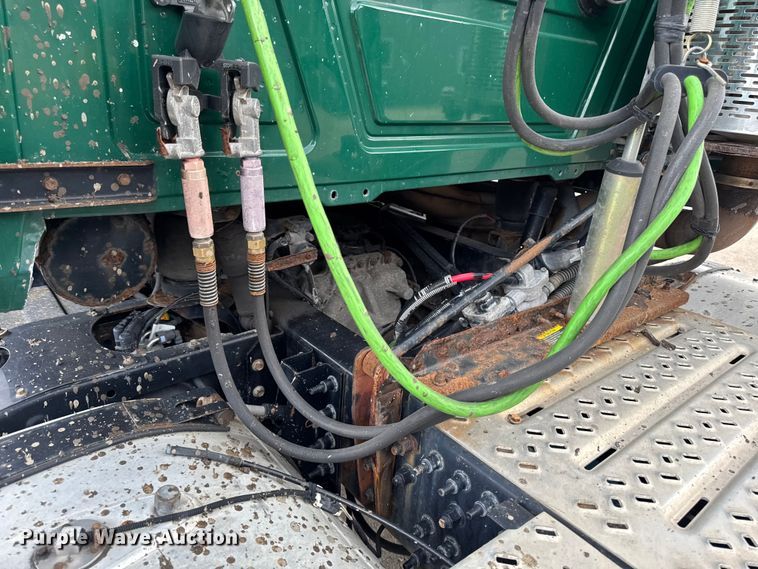 image for item YA3116 2016 Mack CXU613 semi truck