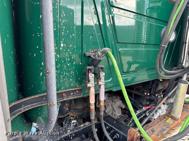 image for item YA3116 2016 Mack CXU613 semi truck