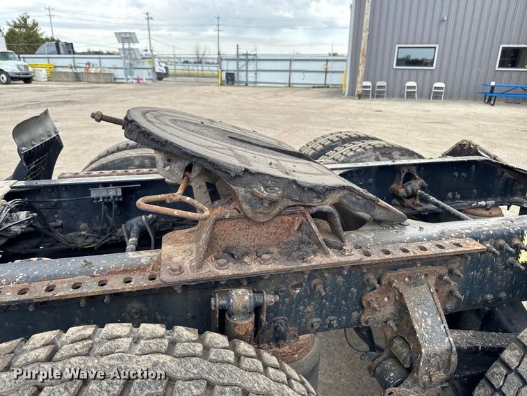 image for item YA3116 2016 Mack CXU613 semi truck