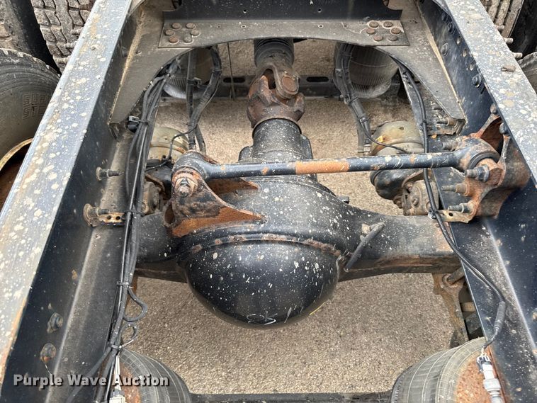 image for item YA3116 2016 Mack CXU613 semi truck