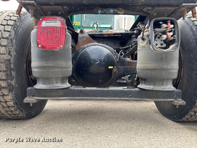 image for item YA3116 2016 Mack CXU613 semi truck