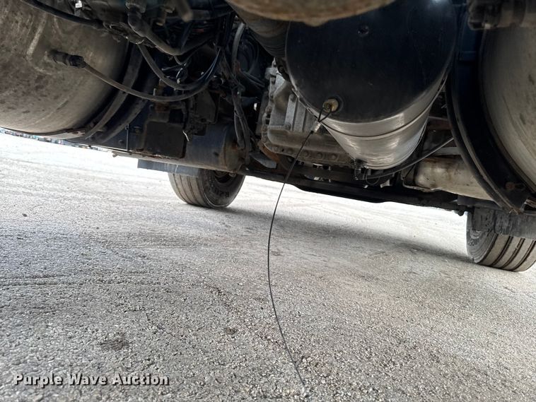 image for item YA3116 2016 Mack CXU613 semi truck