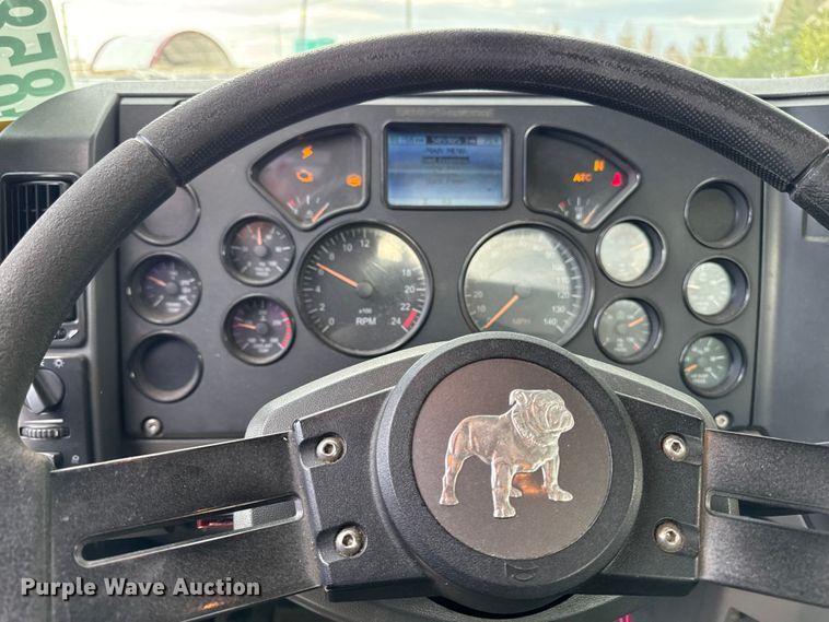 image for item YA3116 2016 Mack CXU613 semi truck