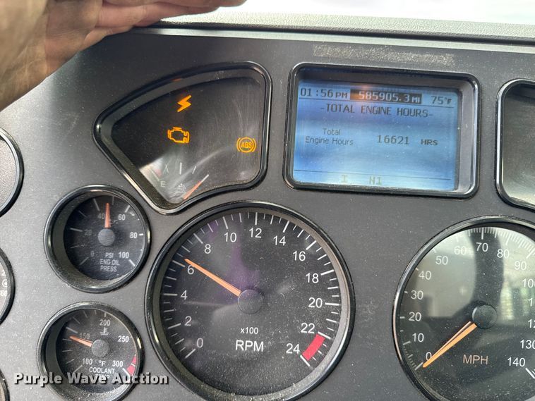 image for item YA3116 2016 Mack CXU613 semi truck