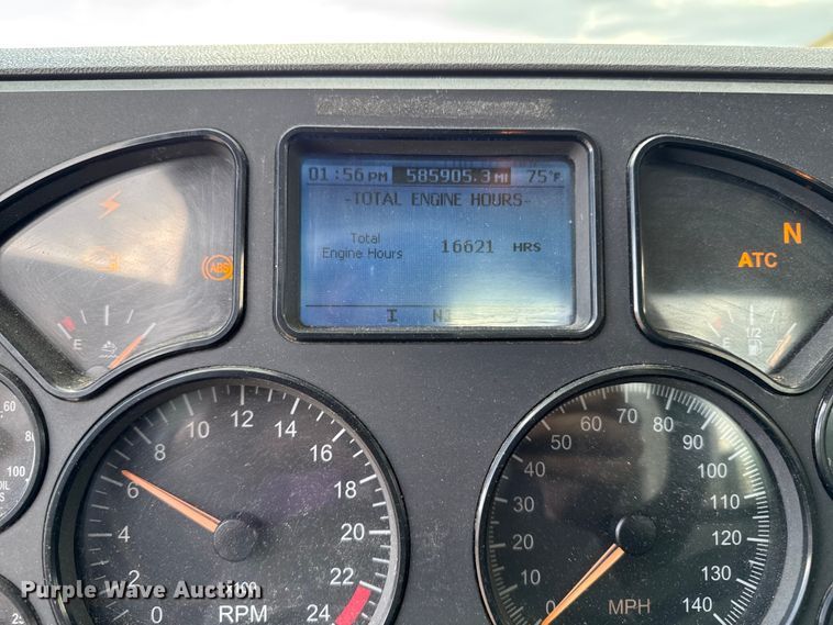 image for item YA3116 2016 Mack CXU613 semi truck