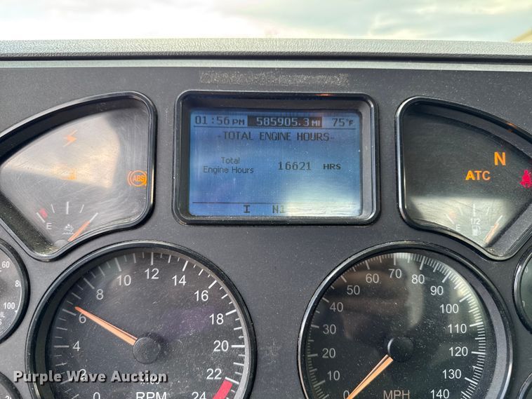 image for item YA3116 2016 Mack CXU613 semi truck