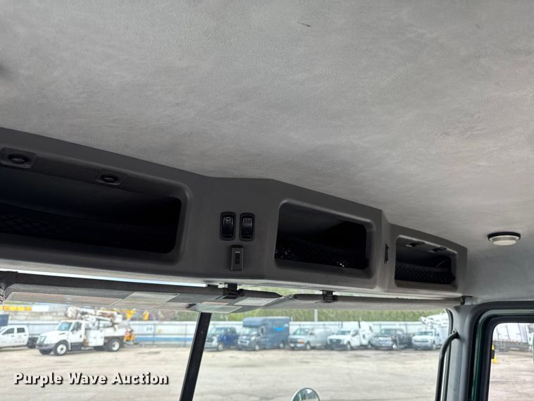 image for item YA3116 2016 Mack CXU613 semi truck