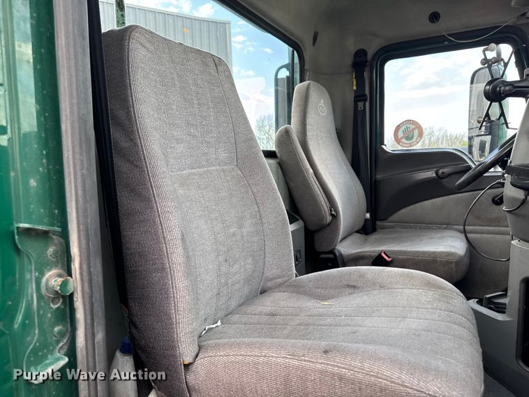 image for item YA3116 2016 Mack CXU613 semi truck