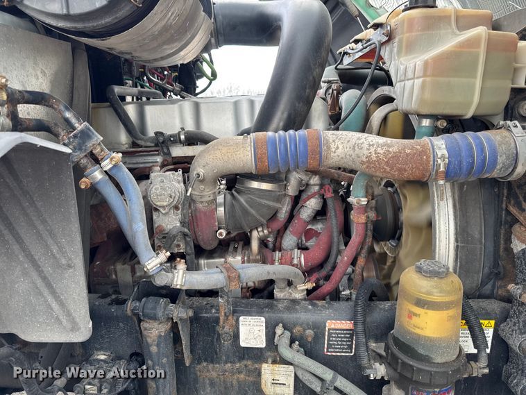 image for item YA3116 2016 Mack CXU613 semi truck