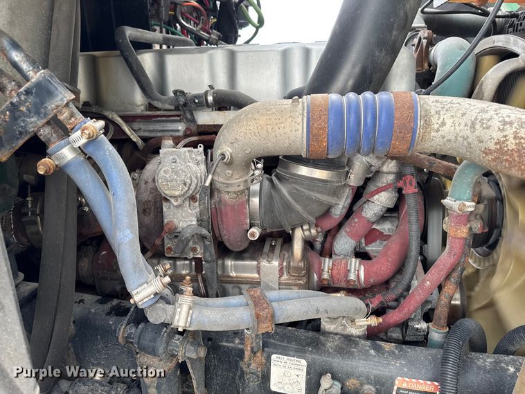 image for item YA3116 2016 Mack CXU613 semi truck