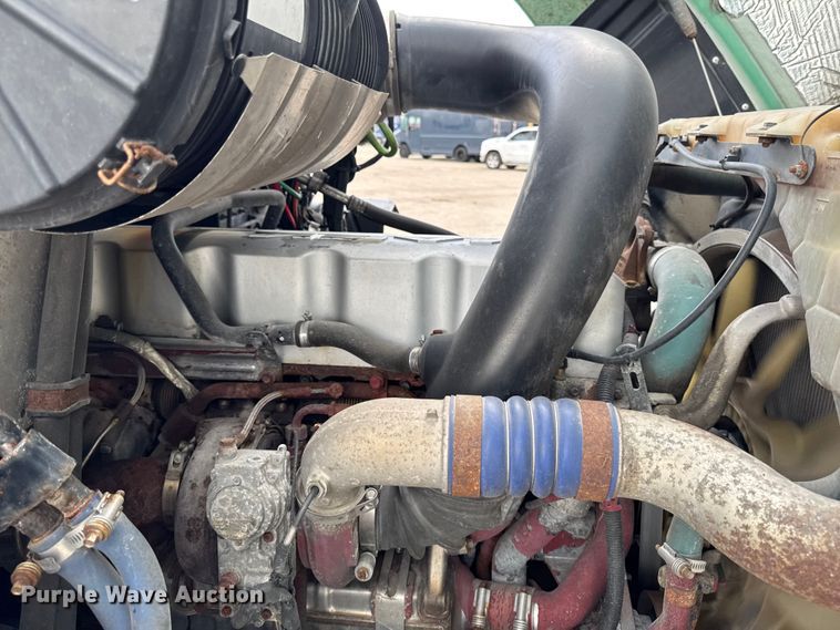 image for item YA3116 2016 Mack CXU613 semi truck