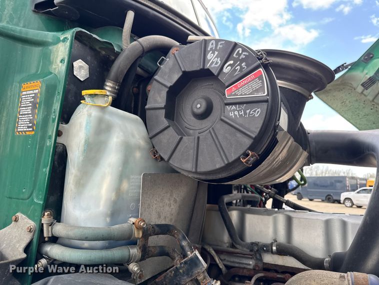 image for item YA3116 2016 Mack CXU613 semi truck