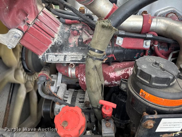 image for item YA3116 2016 Mack CXU613 semi truck