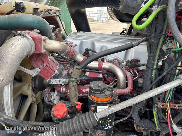 image for item YA3116 2016 Mack CXU613 semi truck