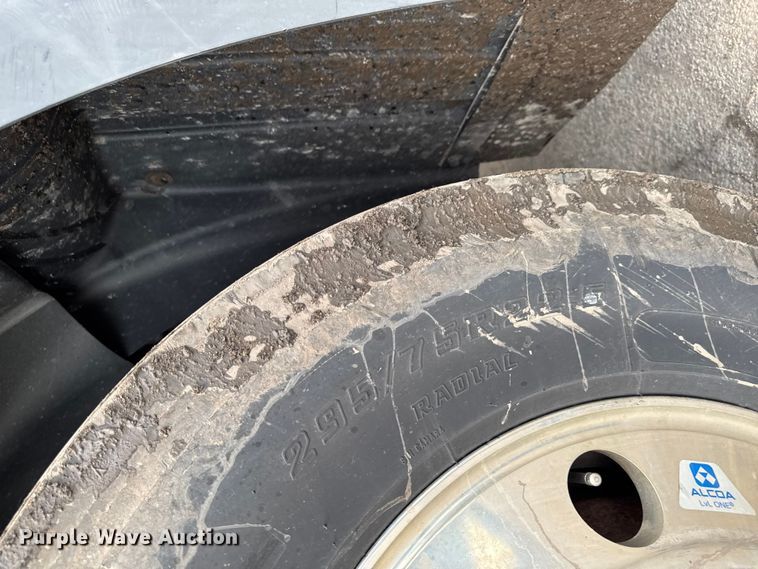 image for item YA3116 2016 Mack CXU613 semi truck