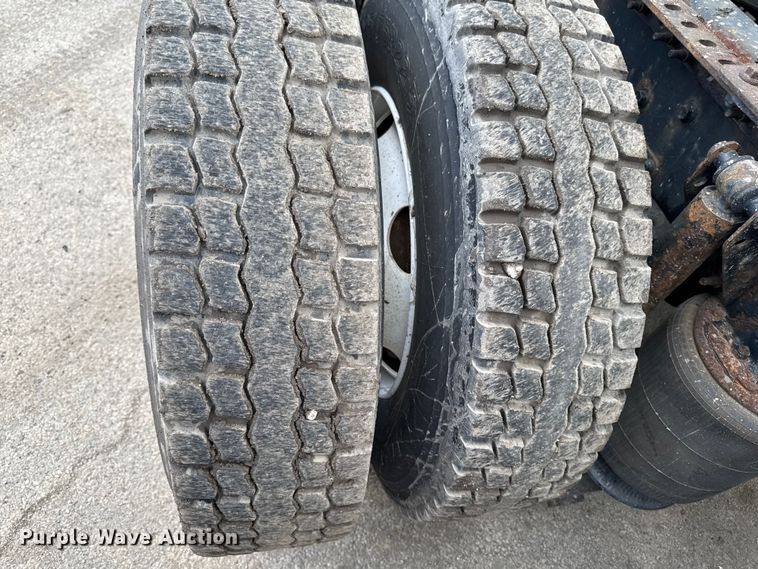 image for item YA3116 2016 Mack CXU613 semi truck