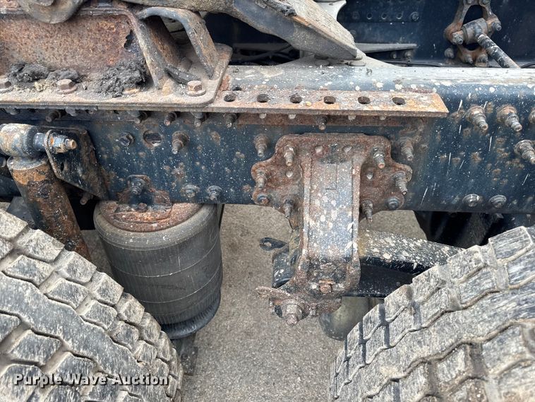 image for item YA3116 2016 Mack CXU613 semi truck