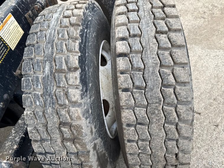 image for item YA3116 2016 Mack CXU613 semi truck