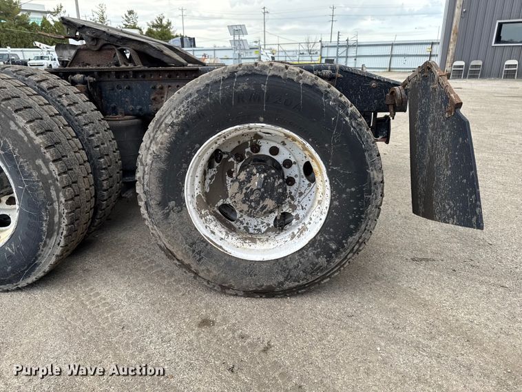 image for item YA3116 2016 Mack CXU613 semi truck