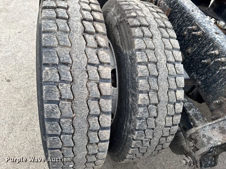 image for item YA3116 2016 Mack CXU613 semi truck