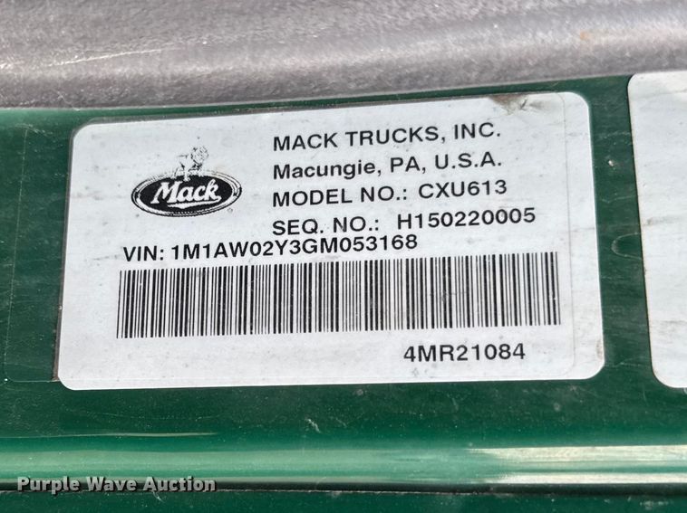 image for item YA3116 2016 Mack CXU613 semi truck