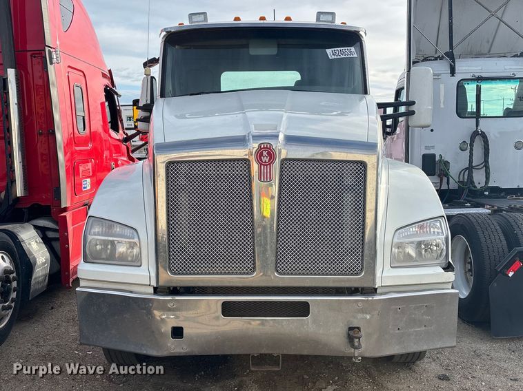 image for item YA3155 2016 Kenworth T880 semi truck