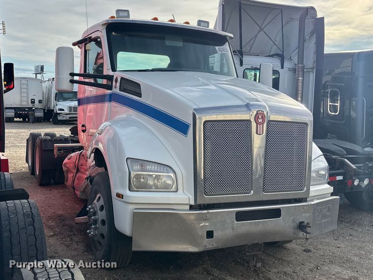 image for item YA3155 2016 Kenworth T880 semi truck